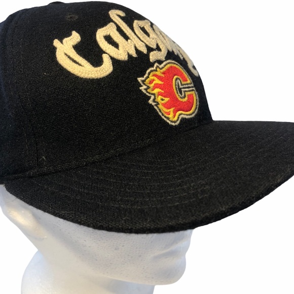 Calgary Flames mostly wool Reebok flex fit hat - Picture 2 of 8